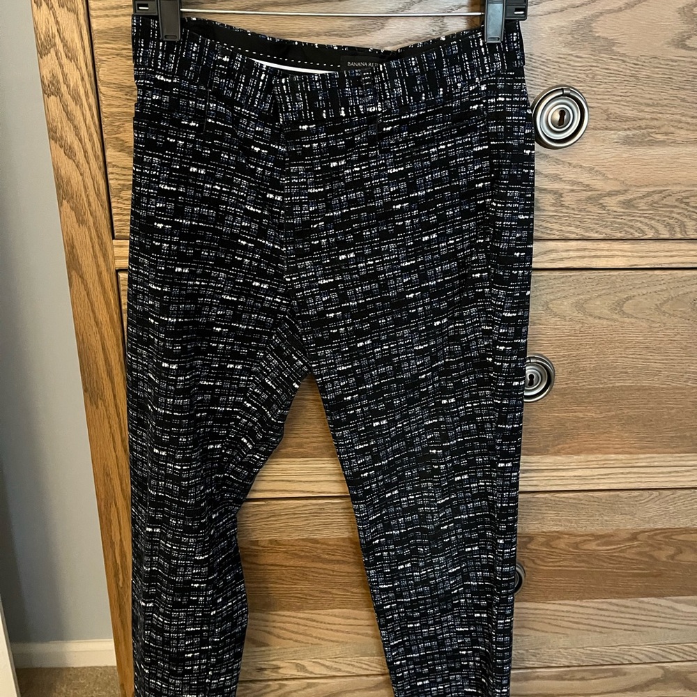 Black,blue and white Banana Republic pants. Size 6 Sloan style